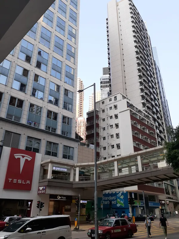 Een Tesla-winkel en afleverlocatie