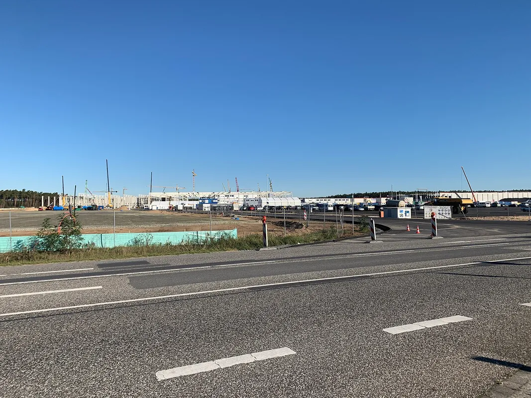 Een Tesla-winkel en afleverlocatie